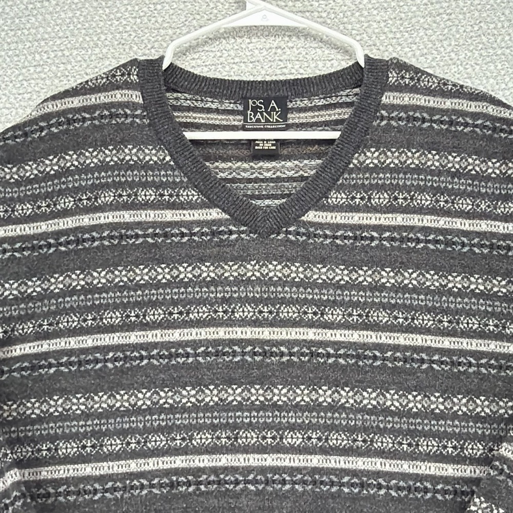 Jos A Bank Sweater Mens Large Gray Geometric Lambs Wool Blend Pullover V-Neck - Picture 2 of 15